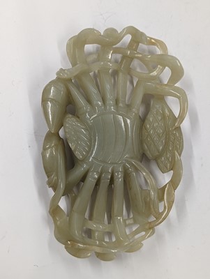 Lot 123 - A CHINESE PALE CELADON JADE CARVING OF A CRAB