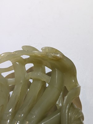 Lot 123 - A CHINESE PALE CELADON JADE CARVING OF A CRAB