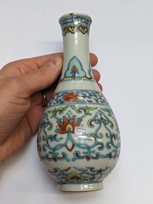 Lot 613 - A SMALL CHINESE DOUCAI 'LOTUS SCROLL' VASE