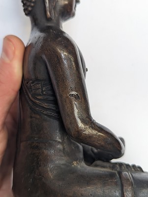 Lot 43 - A CHINESE BRONZE FIGURE OF BUDDHA SHAKYAMUNI