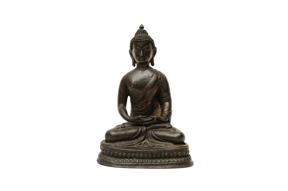 Lot 43 - A CHINESE BRONZE FIGURE OF BUDDHA SHAKYAMUNI