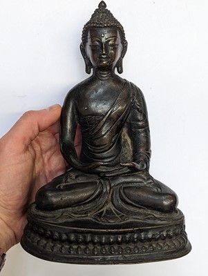 Lot 43 - A CHINESE BRONZE FIGURE OF BUDDHA SHAKYAMUNI