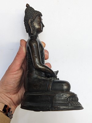 Lot 43 - A CHINESE BRONZE FIGURE OF BUDDHA SHAKYAMUNI