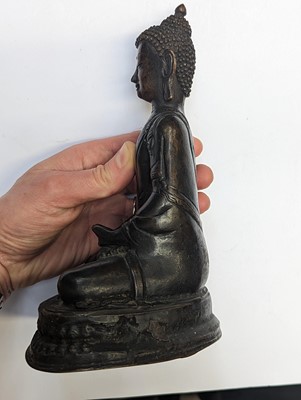 Lot 43 - A CHINESE BRONZE FIGURE OF BUDDHA SHAKYAMUNI