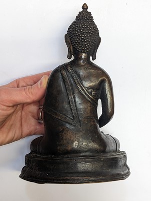 Lot 43 - A CHINESE BRONZE FIGURE OF BUDDHA SHAKYAMUNI