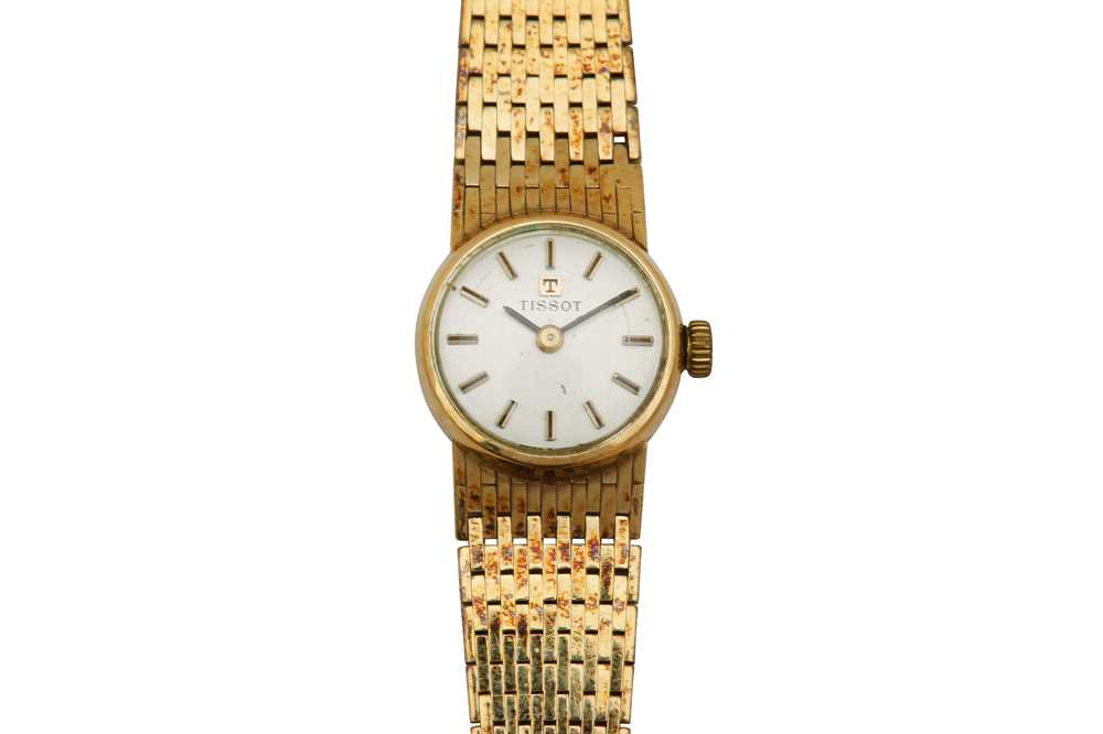 Lot 1116 - A LADIES 14K GOLD TISSOT BRACELET WATCH