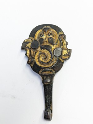 Lot 516 - A CHINESE GILT-BRONZE BELT HOOK