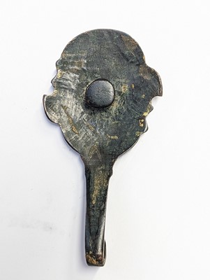 Lot 516 - A CHINESE GILT-BRONZE BELT HOOK