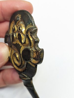 Lot 516 - A CHINESE GILT-BRONZE BELT HOOK