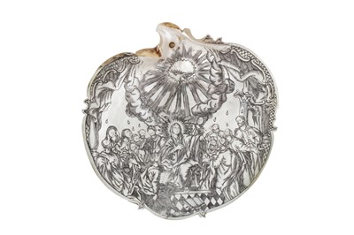 Lot 384 - λ AN INCISED AND BLACK-PAINTED MOTHER-OF-PEARL SHELL PLAQUE WITH THE ASSUMPTION OF MARY