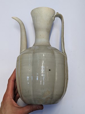Lot 111 - A CHINESE QINGBAI EWER AND COVER