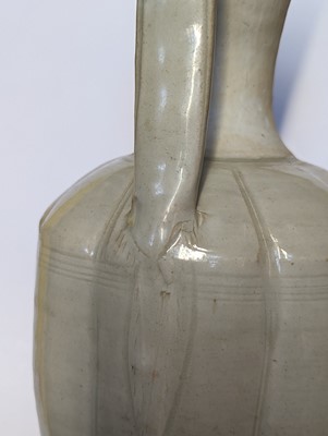 Lot 111 - A CHINESE QINGBAI EWER AND COVER