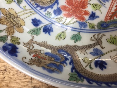 Lot 91 - A CHINESE WUCAI 'DRAGON AND PHOENIX' DISH