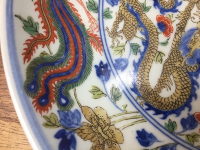 Lot 91 - A CHINESE WUCAI 'DRAGON AND PHOENIX' DISH