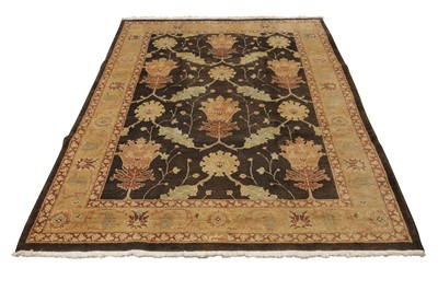 Lot 17 - A FINE ARTS & CRAFTS DESIGN CARPET