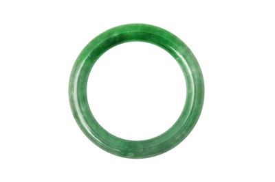 Lot 839 - A CHINESE JADE BANGLE