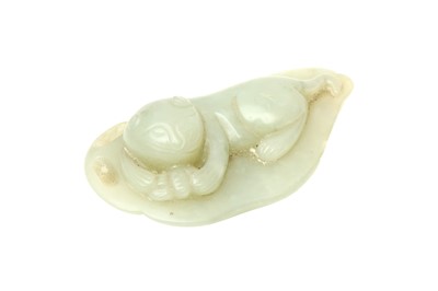 Lot 818 - A CHINESE CELADON JADE CARVING OF A CAT