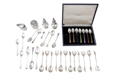 Lot 1240 - A MIXED GROUP OF STERLING AND 800 STANDARD SILVER