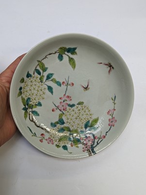 Lot 131 - A PAIR OF CHINESE FAMILLE-ROSE 'FLOWER AND BUTTERFLY' DISHES