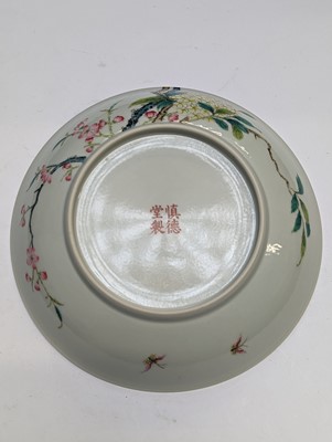 Lot 131 - A PAIR OF CHINESE FAMILLE-ROSE 'FLOWER AND BUTTERFLY' DISHES