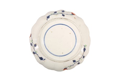 Lot 122 - A CHELSEA PORCELAIN BROCADE IMARI PATTERN DISH, CIRCA 1755