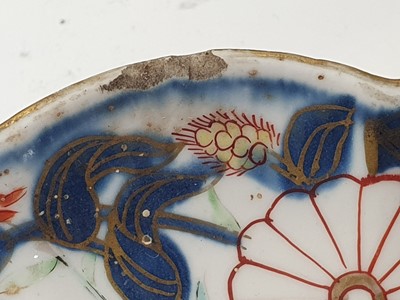 Lot 122 - A CHELSEA PORCELAIN BROCADE IMARI PATTERN DISH, CIRCA 1755