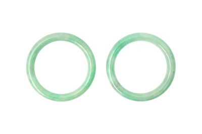 Lot 832 - A PAIR OF CHINESE JADE BANGLES