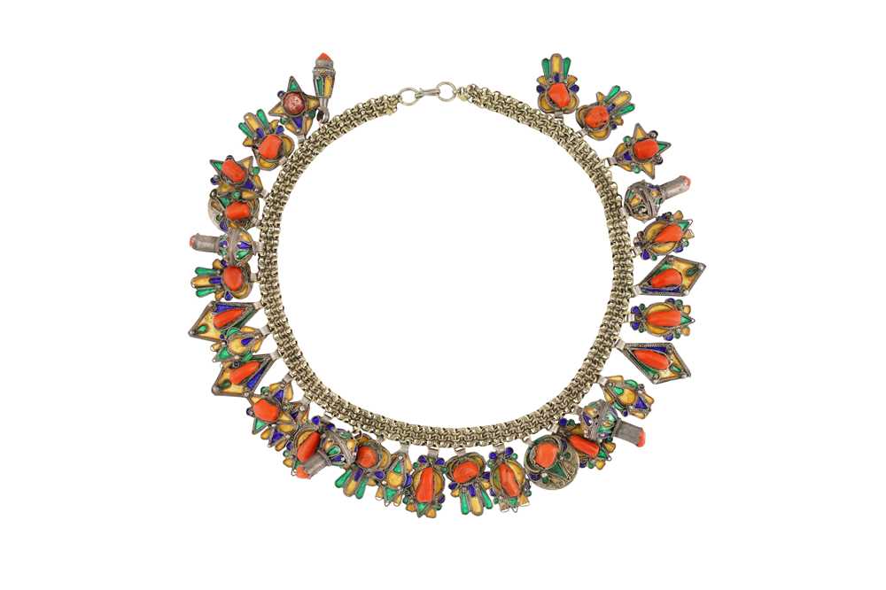 Lot 473 - AN ALGERIAN MEDITERRANEAN RED CORAL AND ENAMEL 'AZRAR' NECKLACE