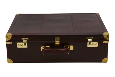 Lot 1721 - A LEATHER SUITCASE