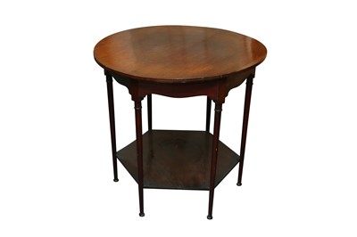 Lot 1822 - AN EDWARDIAN ARTS AND CRAFTS WALNUT OCCASIONAL TABLE