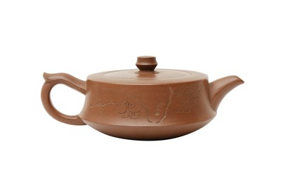 Lot 811 - A CHINESE YIXING ZISHA TEAPOT AND COVER