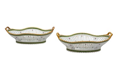 Lot 1578 - A PAIR OF HAVILAND LIMOGES PORCELAIN FRUIT BASKETS