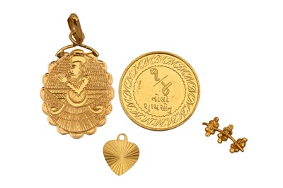 Lot 1041 - A GROUP OF GOLD ITEMS