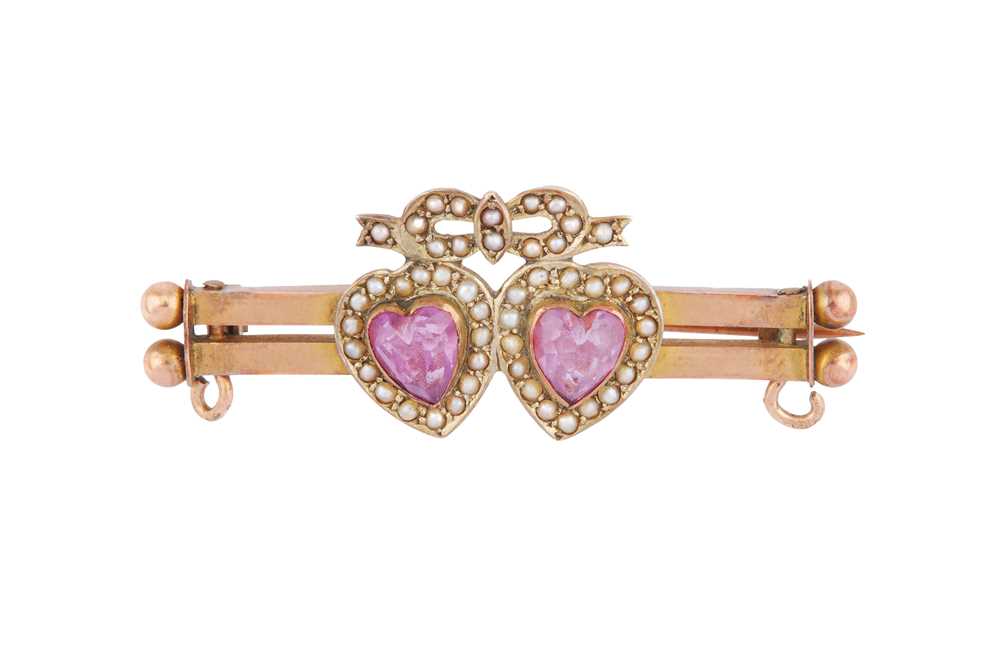 Lot 54 - AN AMETHYST AND HALF PEARL SWEETHEART BROOCH