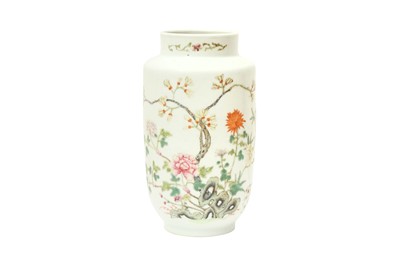 Lot 633 - A CHINESE FAMILLE-ROSE 'FLOWERS' VASE