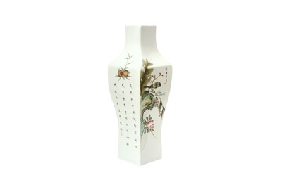Lot 656 - A CHINESE FAMILLE-ROSE 'BIRD AND FLOWERS' VASE