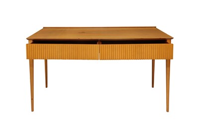 Lot 1828 - A 1960s FIGURED BEECH SIDE TABLE