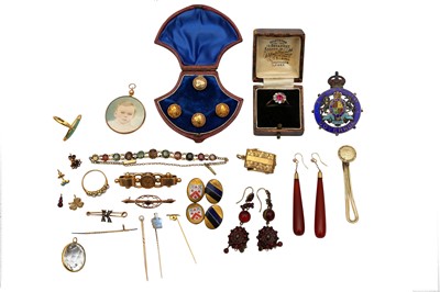 Lot 1043 - AN INTERESTING MISCELLANEOUS COLLECTION OF JEWELLERY AND FINDINGS