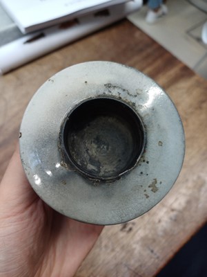 Lot 658 - A SMALL CHINESE CIZHOU GREY-GLAZED LAMP BASE
