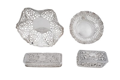 Lot 1196 - A MIXED GROUP OF STERLING SILVER