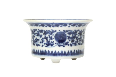 Lot 688 - A CHINESE BLUE AND WHITE CENSER