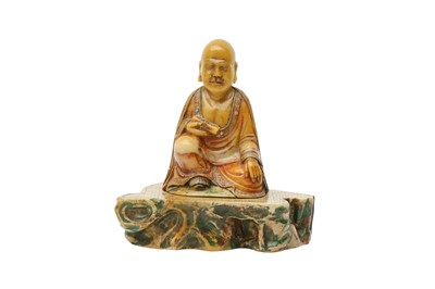 Lot 550 - A CHINESE INLAID SOAPSTONE FIGURE OF A LUOHAN