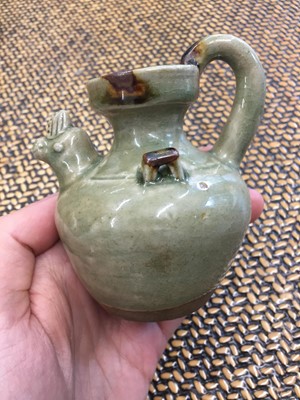 Lot 188 - A SMALL CHINESE YUEYAO 'CHICKEN' EWER