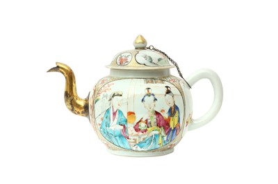 Lot 224 - A LARGE CHINESE FAMILLE-ROSE GILT-DECORATED TEAPOT AND COVER
