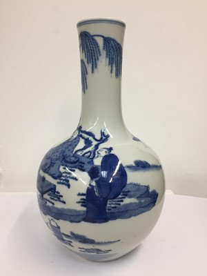 Lot 663 - A CHINESE BLUE AND WHITE 'TEA DRINKING' VASE