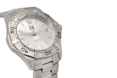 Lot 63 - A GENTS TAG HEUER AQUARACER