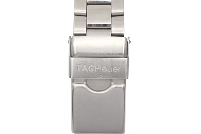 Lot 63 - A GENTS TAG HEUER AQUARACER
