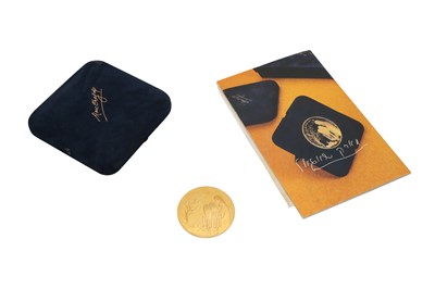 Lot 62 - A 22K GOLD MARC CHAGALL MEDALLION