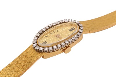 Lot 67 - A LADIES VINTAGE 18K GLYCINE WATCH CO GOLD BRACELET WATCH