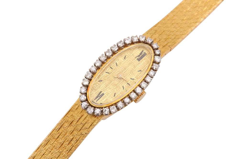 Lot 67 - A LADIES VINTAGE 18K GLYCINE WATCH CO GOLD BRACELET WATCH